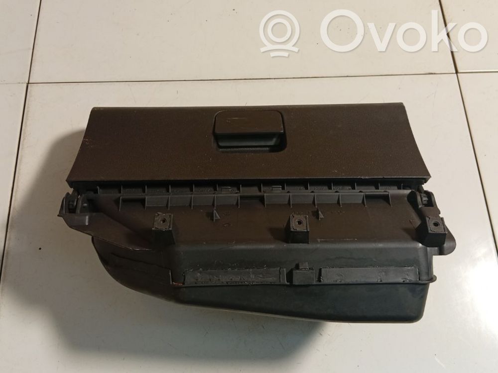 Volkswagen Polo IV 9N3 Cutie mănuși 
