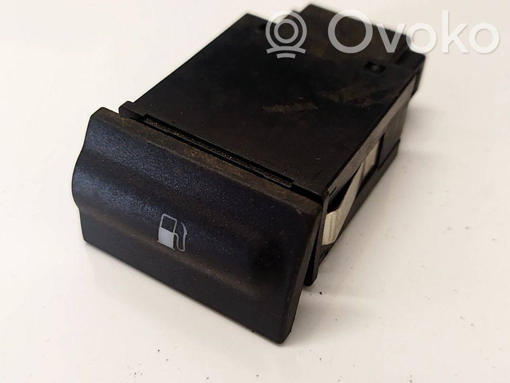 Skoda Octavia Mk1 (1U) Bouton interrupteur de trappe à essence
