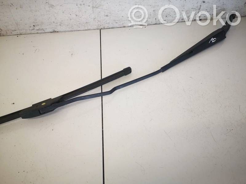 Volvo V70 Braccio della spazzola tergicristallo anteriore 