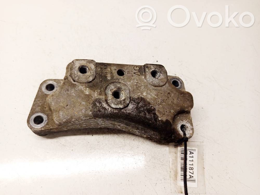 Volkswagen Sharan Engine mounting bracket