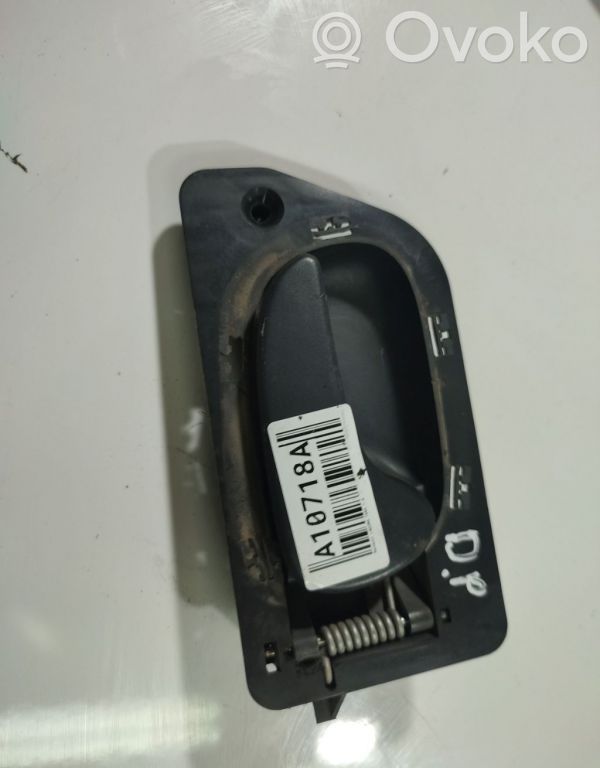 Manecilla interna puerta trasera   7700841897J,7700828285N,7700841897J,92000005R,92000011L