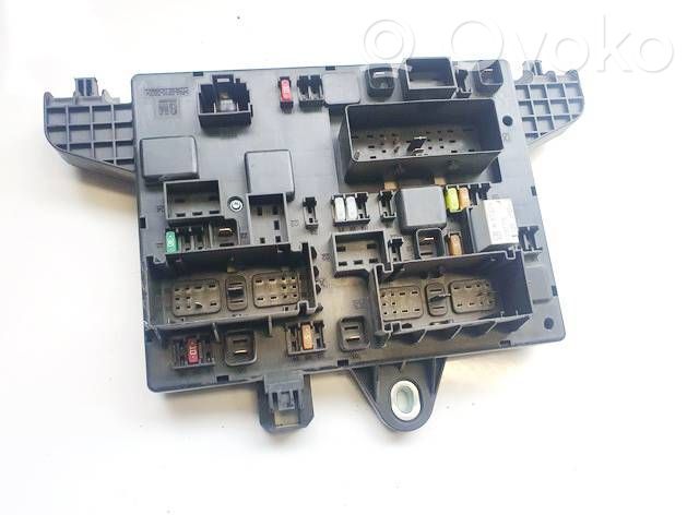 Opel Astra J Set scatola dei fusibili 