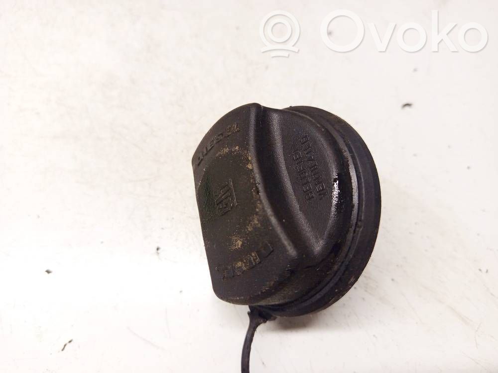 Opel Astra H Tappo del serbatoio del carburante 