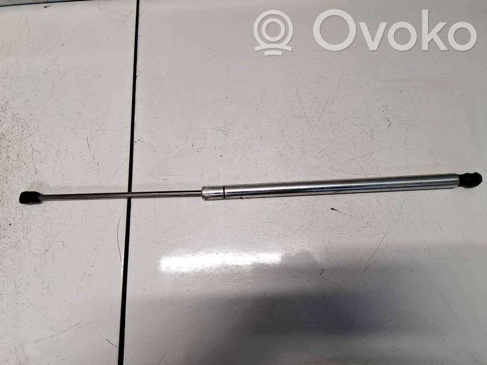 Volkswagen PASSAT B5 Konepellin kaasujousi 