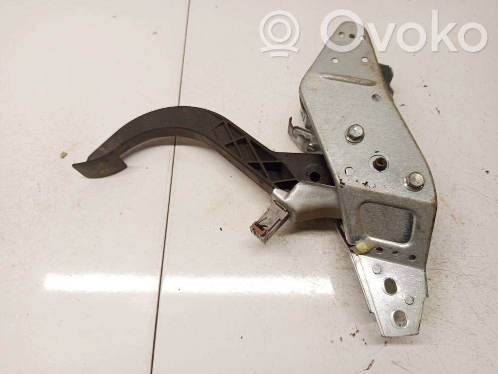 Opel Astra H Pedale della frizione 