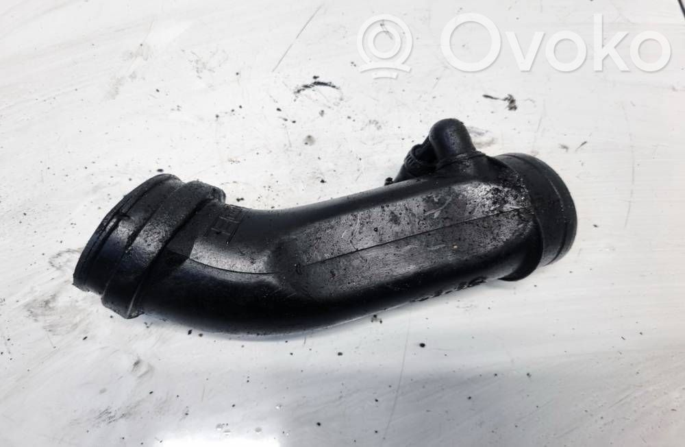 Audi A4 S4 B5 8D Ilmanoton letku 