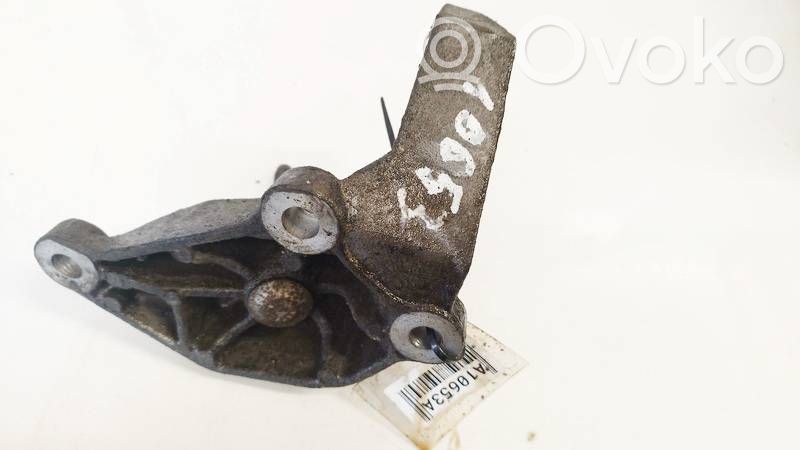 Saab 9-5 Engine mounting bracket 