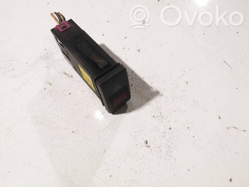 Hätävilkkujen kytkin   8D0941509C,8D0941509C