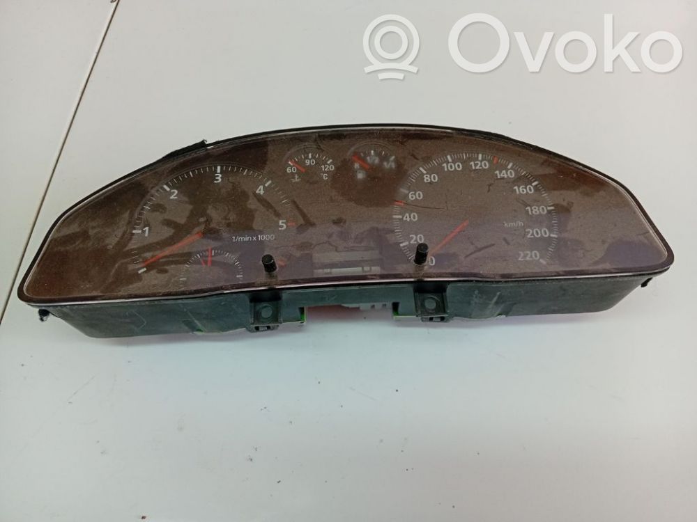Audi A4 S4 B5 8D Geschwindigkeitsmesser Cockpit 
