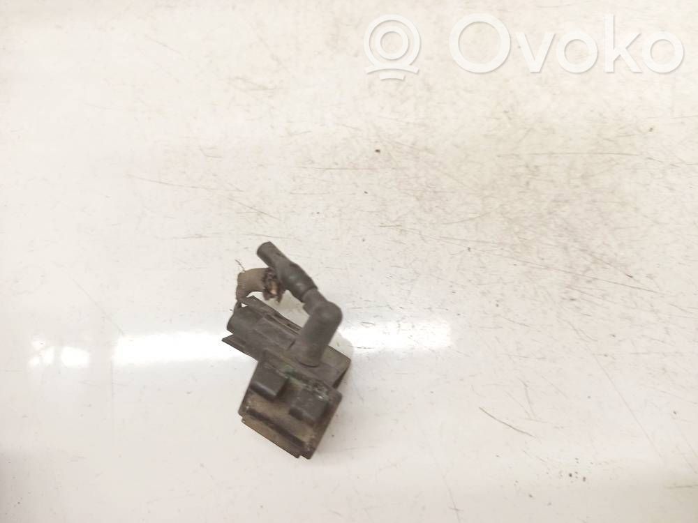 Audi A6 S6 C5 4B Ugello a spruzzo lavavetri per parabrezza 