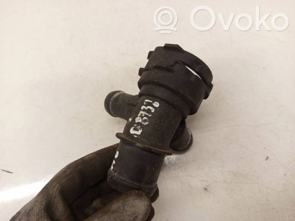 Audi A6 S6 C6 4F Tubo flessibile del liquido di raffreddamento del motore 