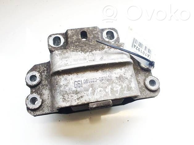 Volkswagen PASSAT B6 Suport tampon motor 