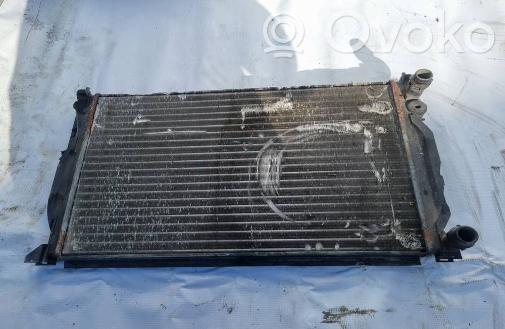Volkswagen PASSAT B5 Radiatore di raffreddamento 