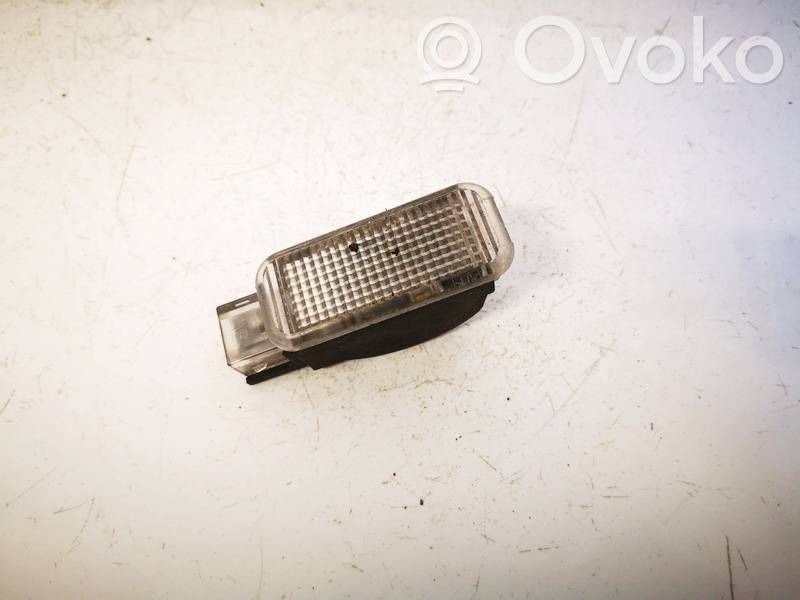 Volkswagen PASSAT B5.5 Altre luci abitacolo 