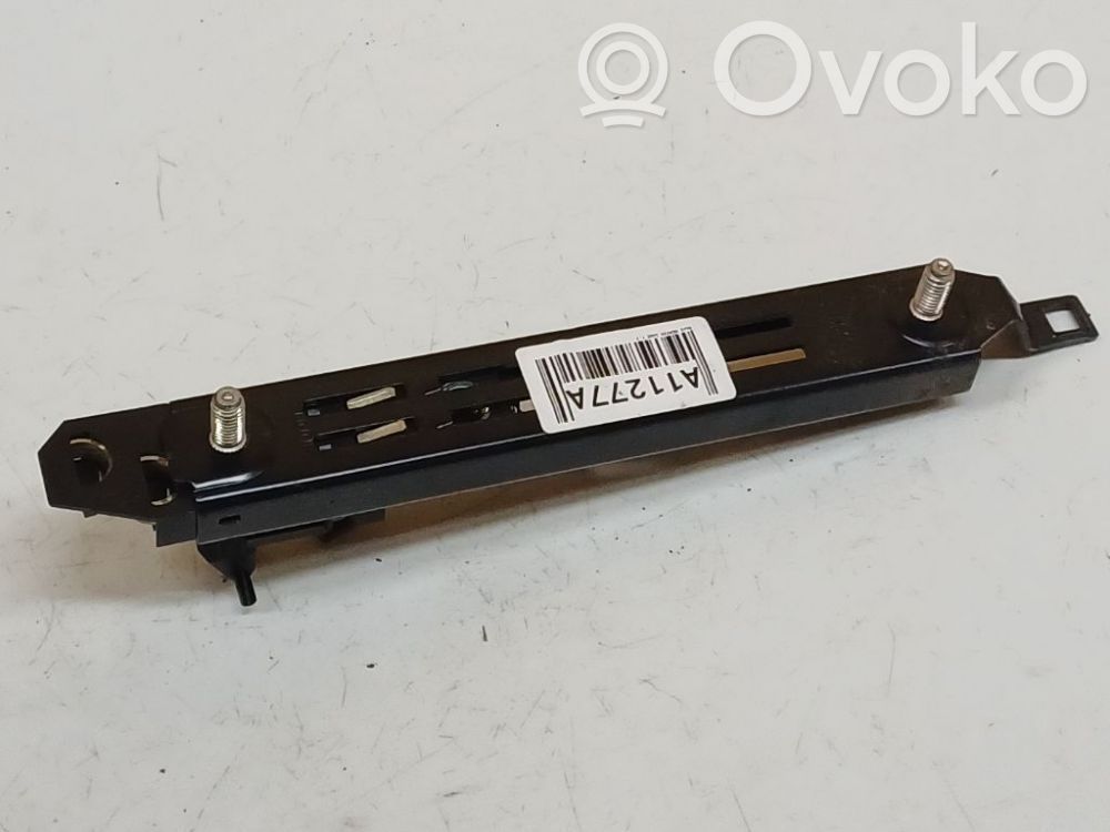 Opel Meriva A Sicherheitsgurt-Einstellschiene 