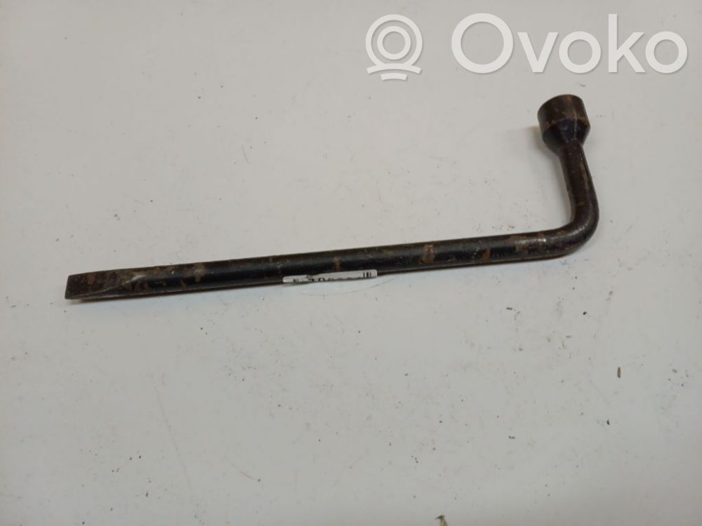 Llave de tuercas de rueda