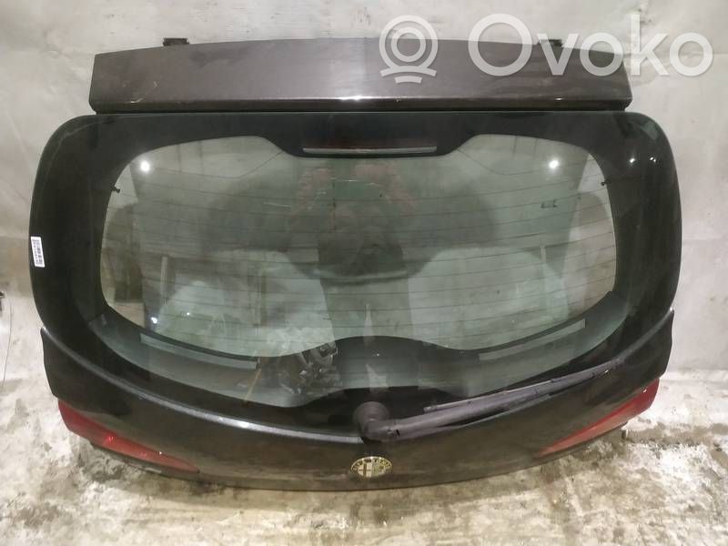 Alfa Romeo 147 Takaluukun/tavaratilan kansi