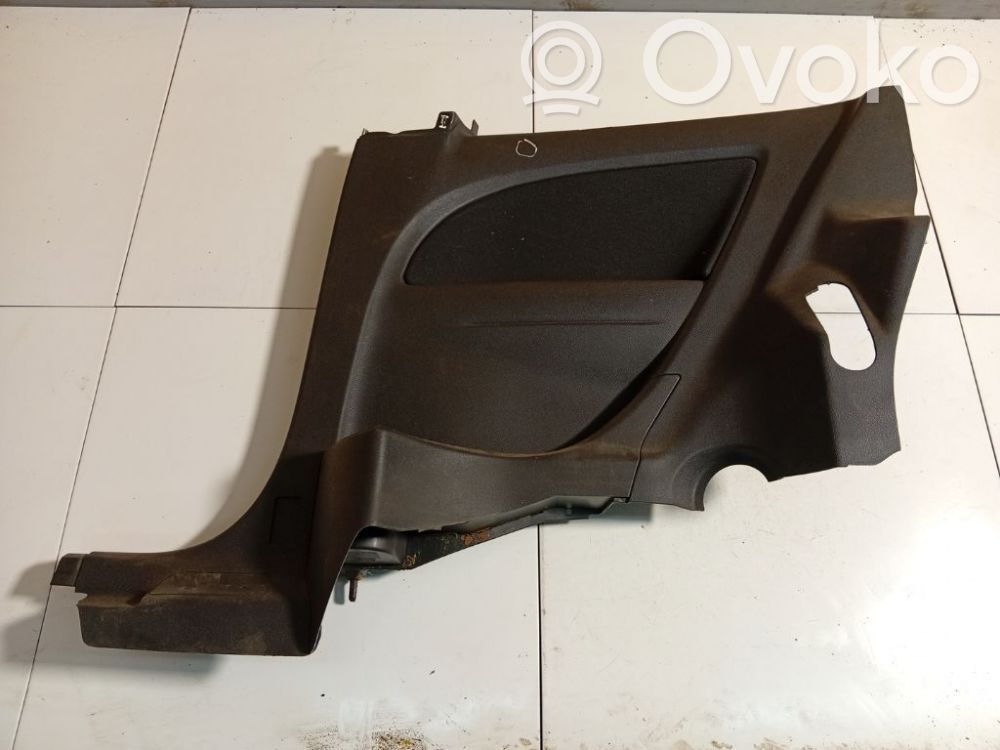 Opel Corsa D Apšuvums aizmugurējām durvīm 