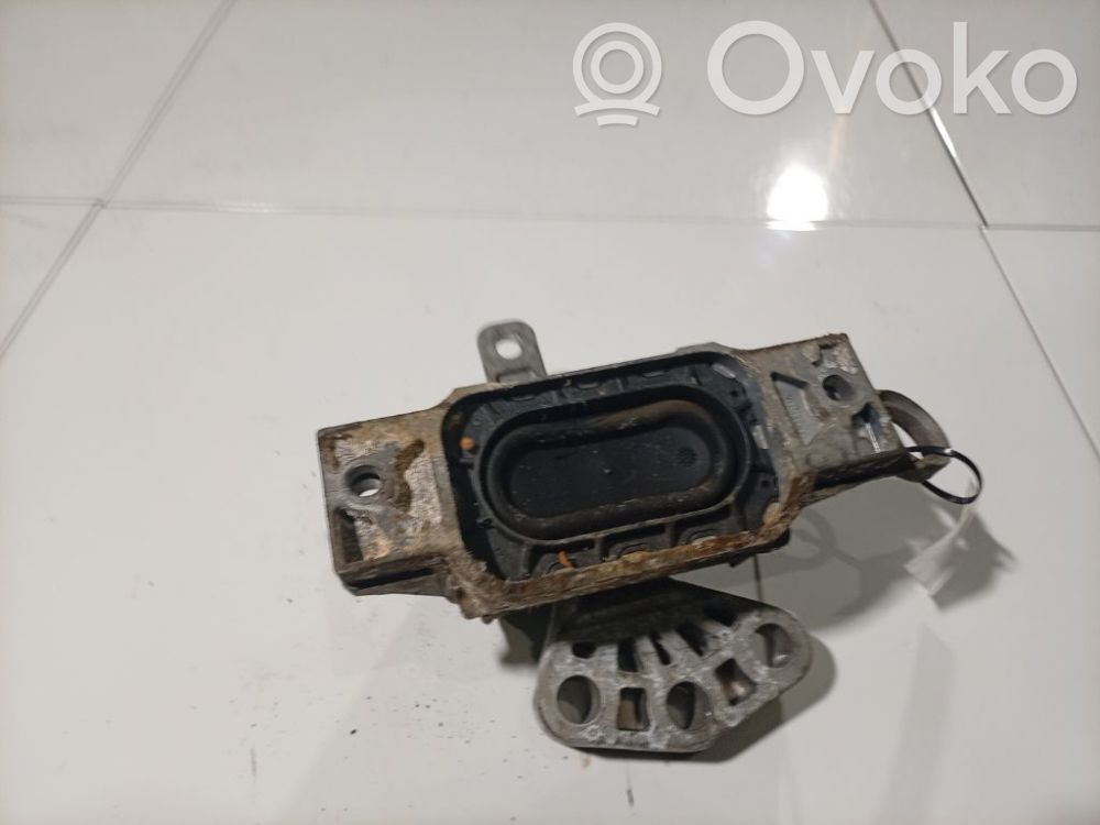 Opel Insignia A Moottorin kiinnikekorvake 