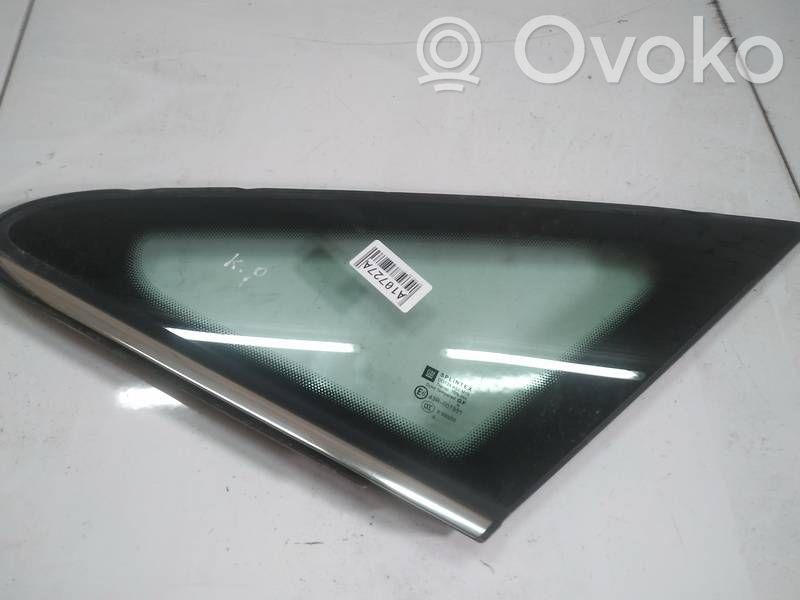 Opel Zafira B Finestrino/vetro triangolo anteriore 