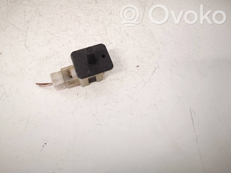 Sensor de la puerta delantera   2028209410,2028209410,30011501