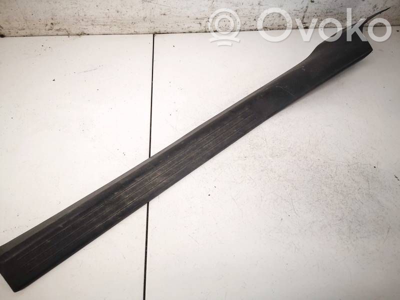 Mercedes-Benz C W203 Copertura del rivestimento del sottoporta anteriore 