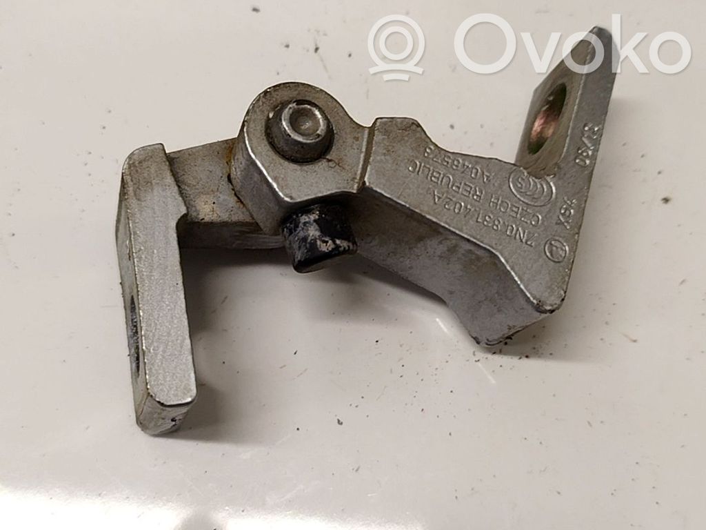 Skoda Octavia Mk3 (5E) Cerniera superiore della portiera anteriore 
