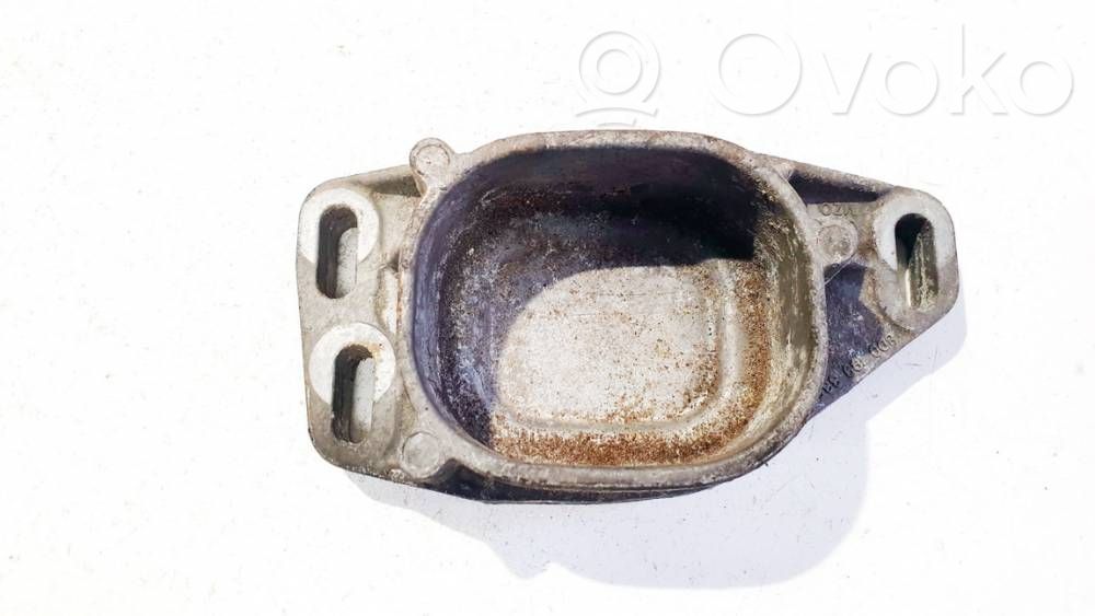 Engine mounting bracket   8D0199335Q,8D0199335Q