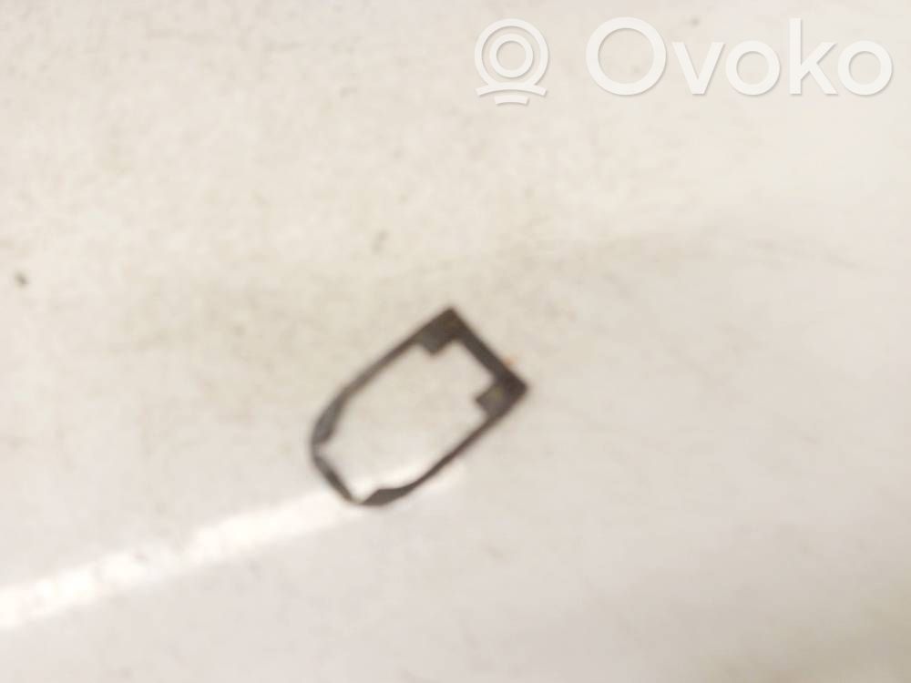 Osłona drzwi tylnych samochodów dostawczych   1K0837211,1K0837211