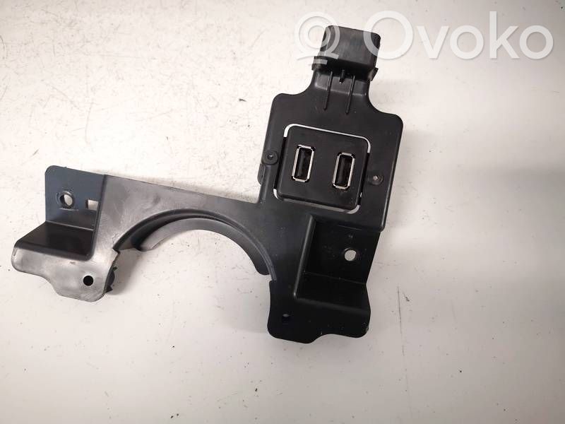 Tesla Model S Connecteur/prise USB 