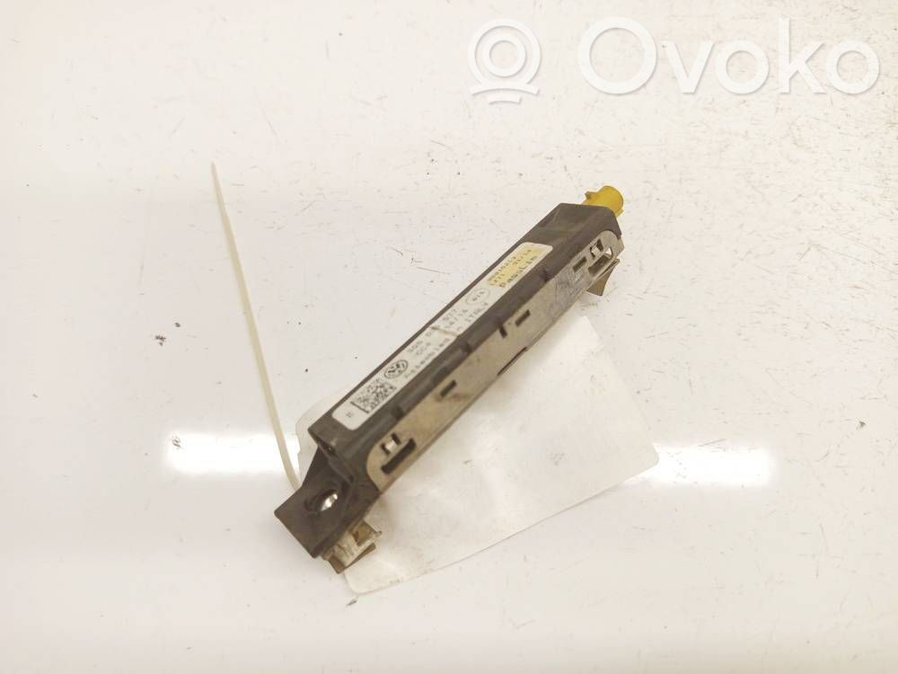 Volkswagen PASSAT B8 Unitate control antenă 