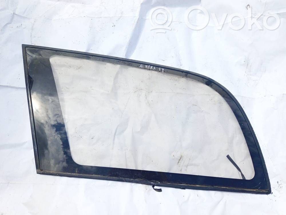 Nissan Almera Geam lateral spate 