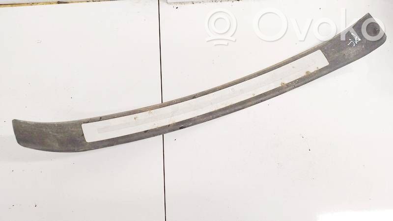 Audi A4 S4 B7 8E 8H Copertura del rivestimento del sottoporta anteriore 