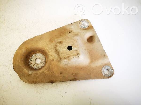 Volkswagen PASSAT B5.5 Engine mounting bracket 
