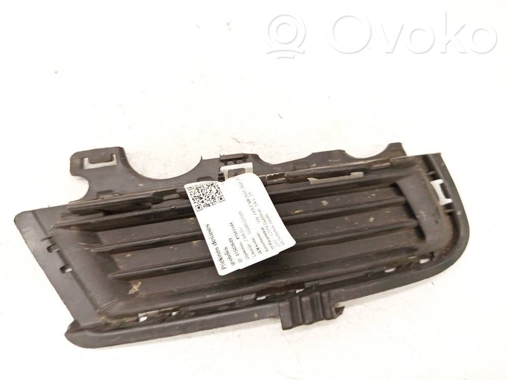 Volkswagen Golf VII Grille inférieure de pare-chocs avant