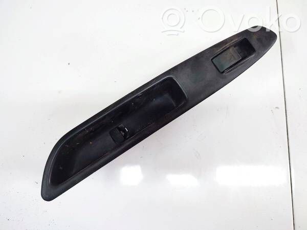 Electric window control switch   R90,R90