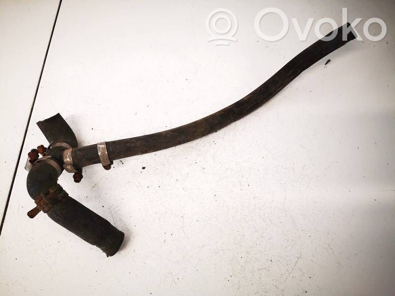 Volkswagen PASSAT B4 Przewód / Wąż chłodnicy 