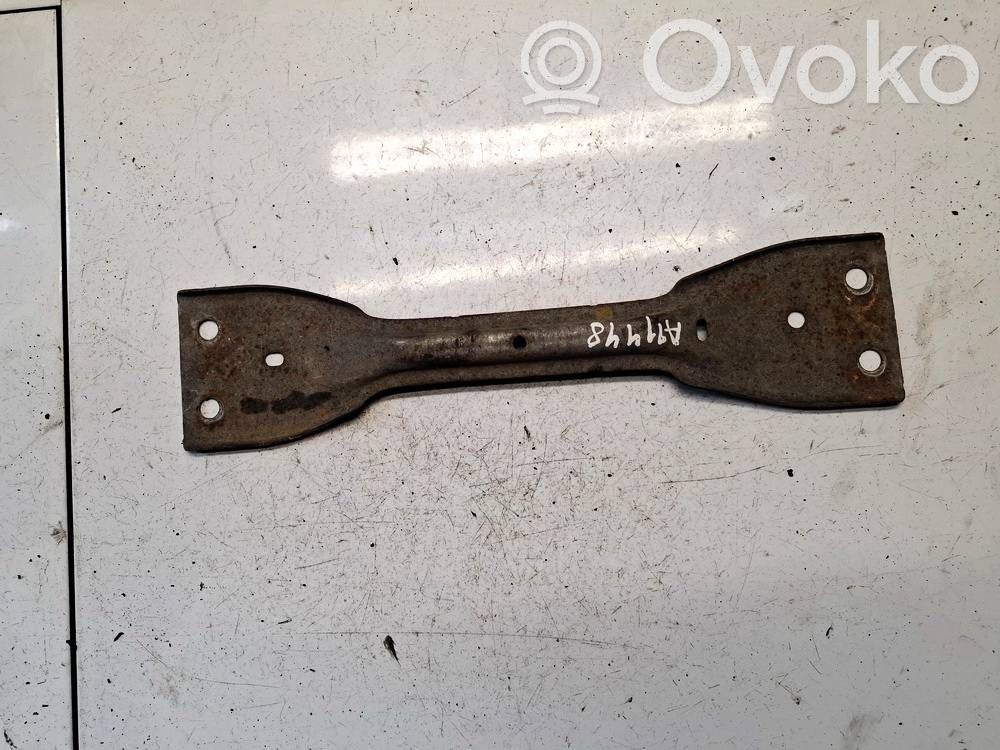 Engine mounting bracket