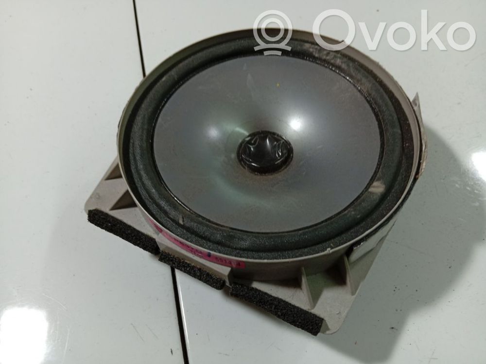 Altavoz de la puerta delantera