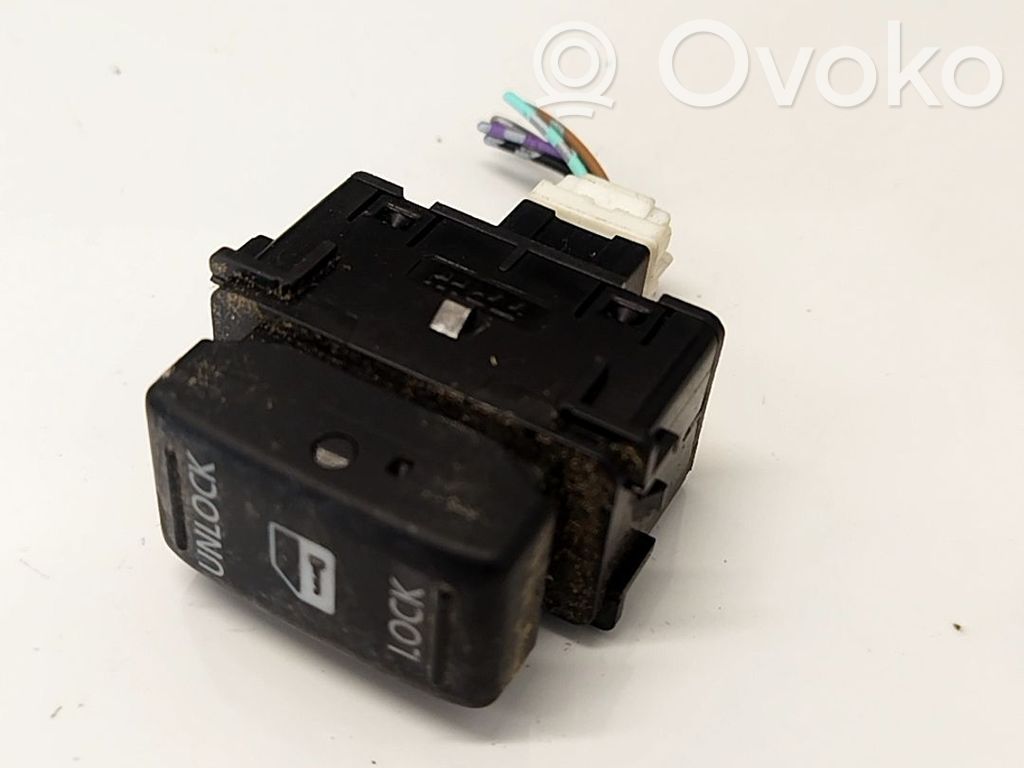 Nissan Note (E11) Central locking switch button 