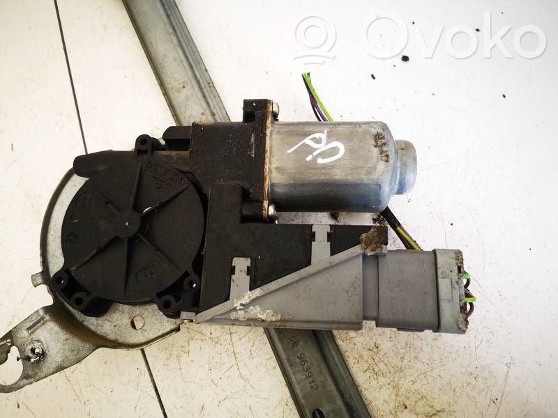 Citroen C3 Motor del regulador de la ventanilla de la puerta delantera 
