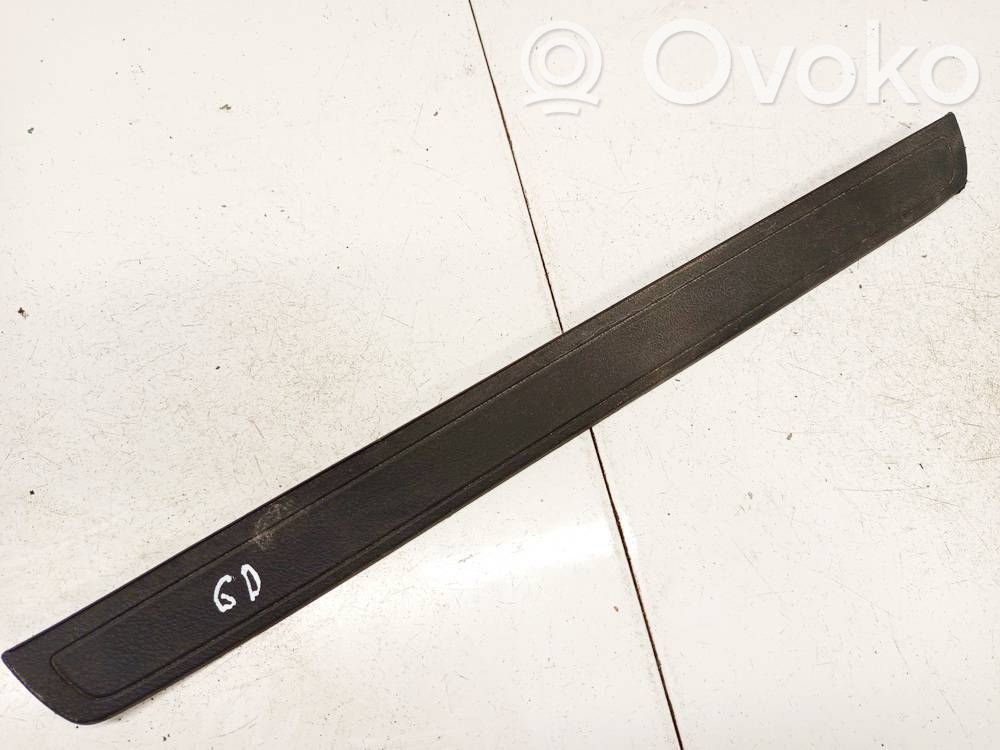 Toyota Verso Capac prag spate 