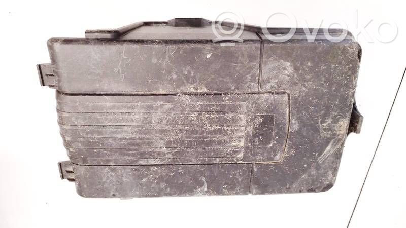 Volkswagen PASSAT B7 Coperchio/tappo della scatola vassoio della batteria 