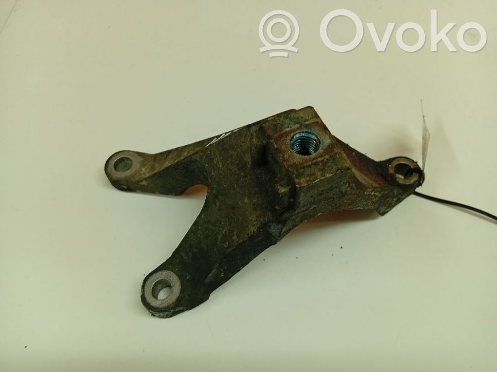 Volvo V50 Engine mounting bracket 