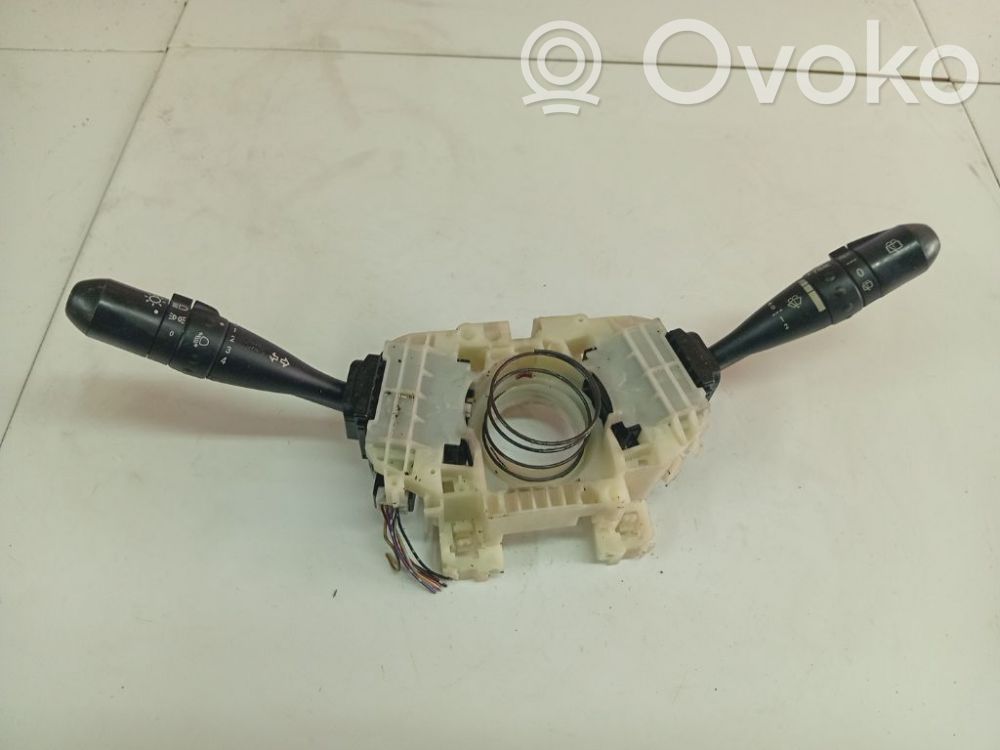 Mitsubishi Colt Commodo, commande essuie-glace/phare 