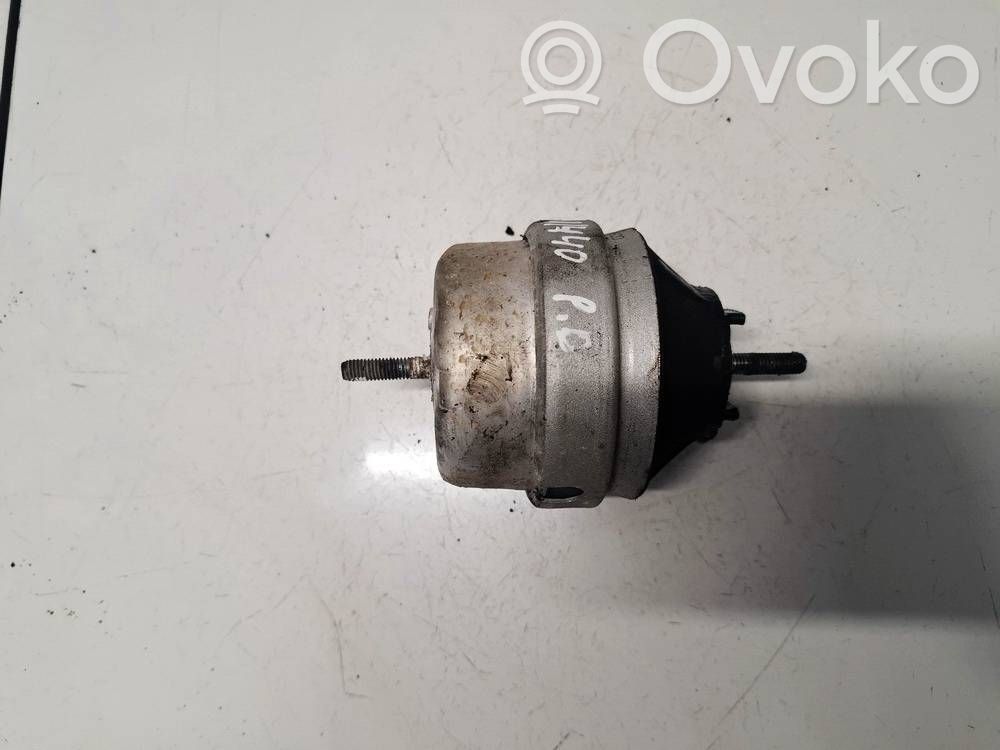 Audi A4 S4 B5 8D Engine mount bracket 