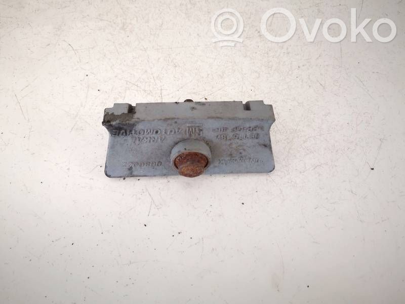 Opel Meriva A Staffa di montaggio della batteria 