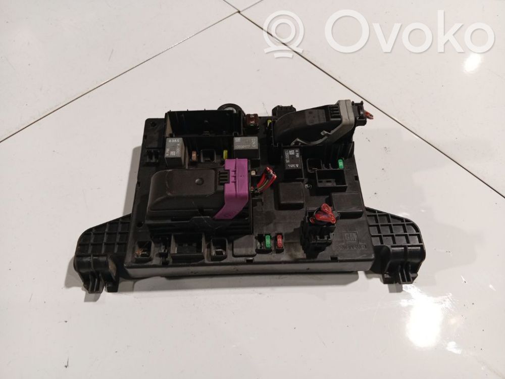 Opel Astra J Set scatola dei fusibili 