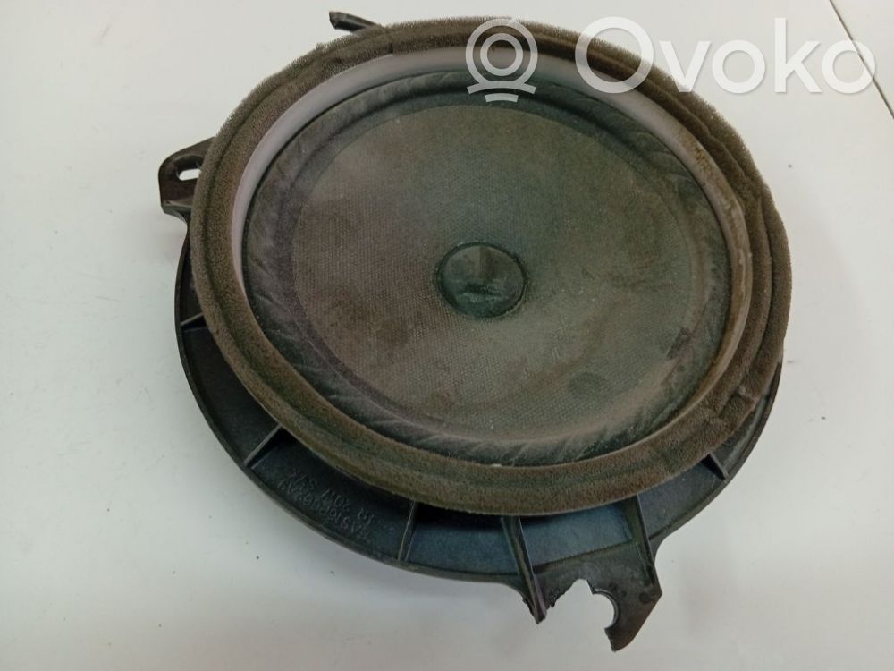 Altavoz de la puerta delantera