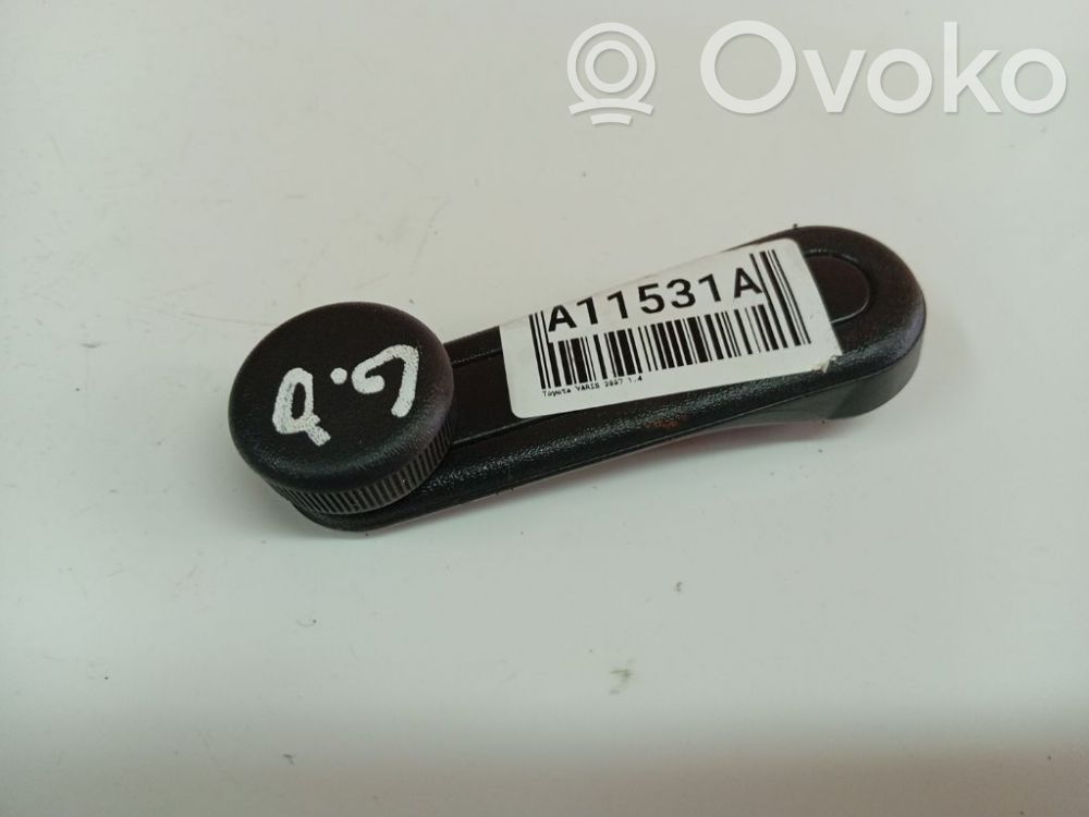 Toyota Yaris Etuoven ikkunan kampi 